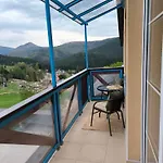 Hills View Apartamento *